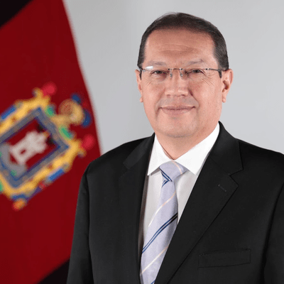 Santiago Guarderas Alcalde del Distrito Metropolitano de Quito Santiago Guarderas Alcalde del Distrito Metropolitano de Quito